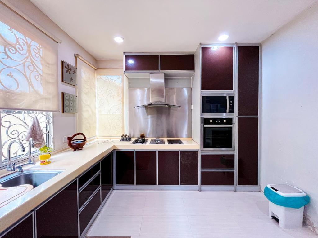 The Glass Homestay Nilai - Housity