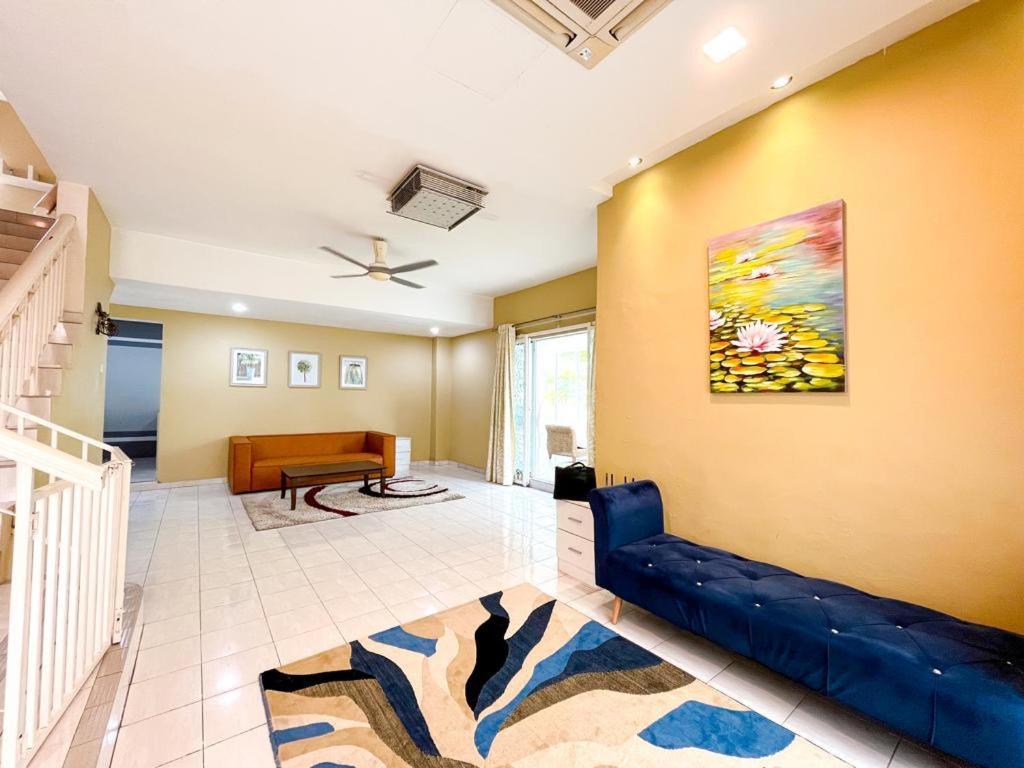 The Glass Homestay Nilai - Housity