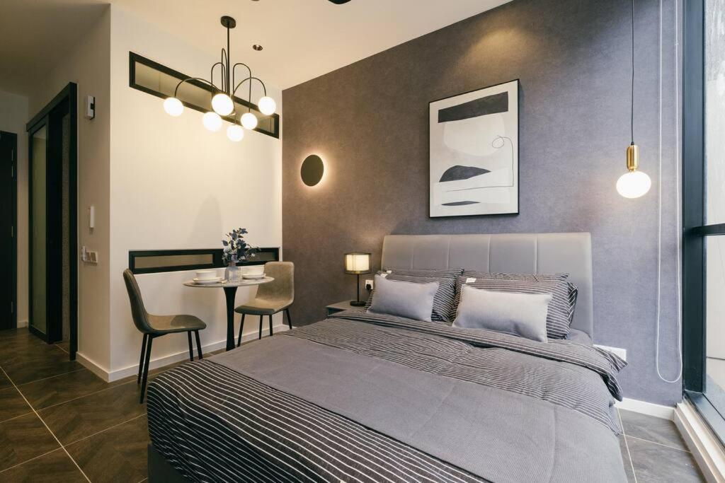 Scarletz KLCC Luxury Romantic Couple Getaway 2pax - Housity