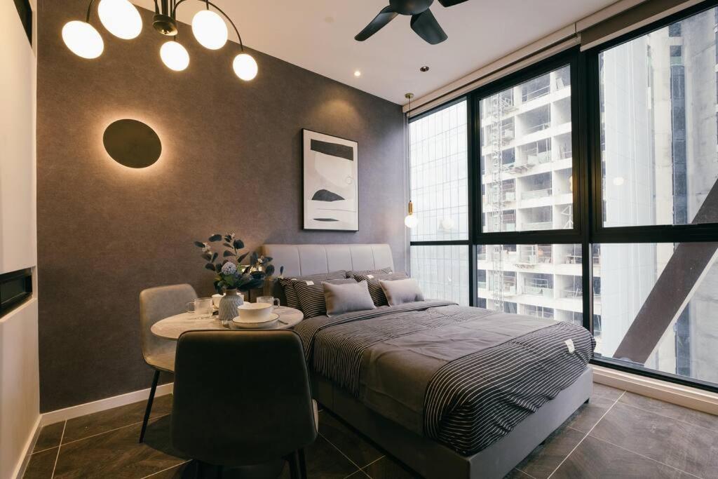 Scarletz KLCC Luxury Romantic Couple Getaway 2pax - Housity