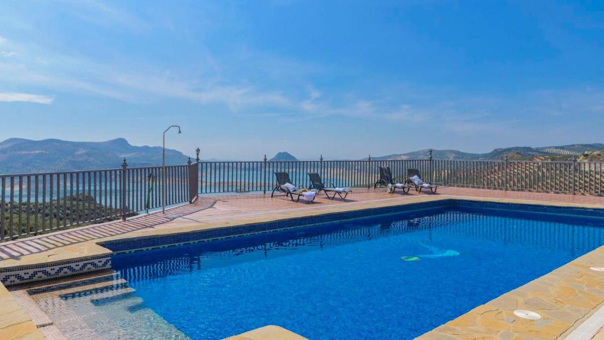 La Villa del Lago Iznájar by Ruralidays - Housity