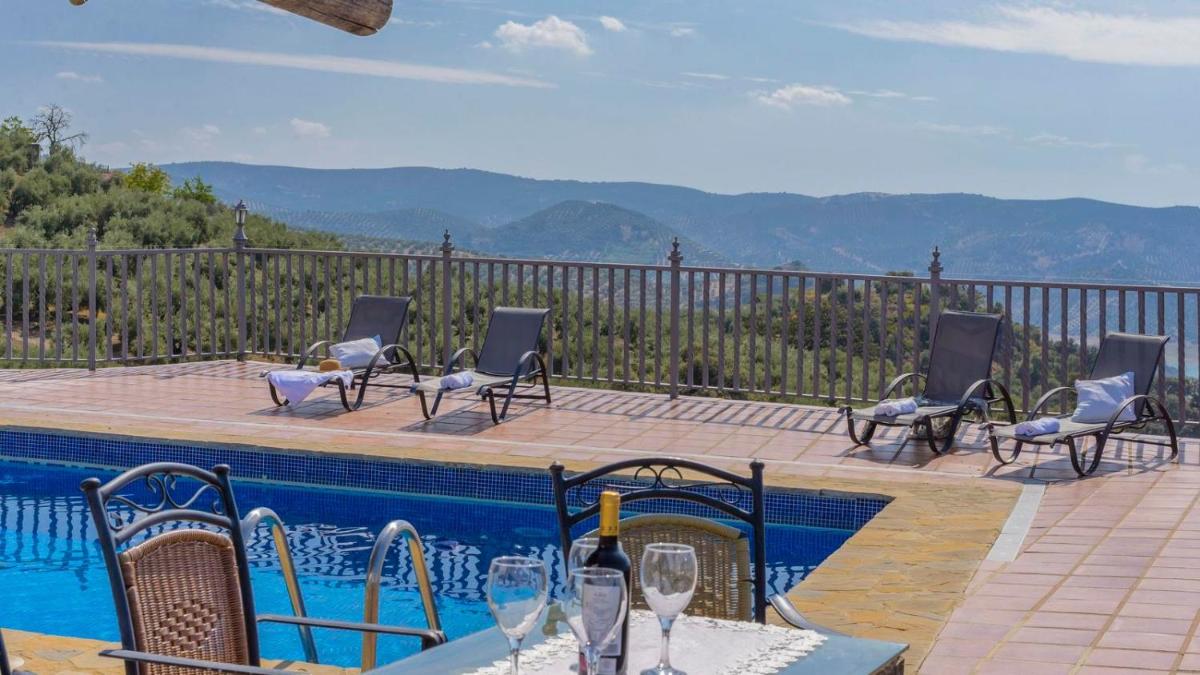 La Villa del Lago Iznájar by Ruralidays - Housity