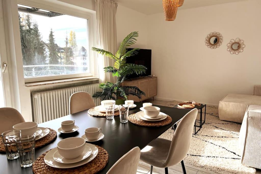 Suitetrails - Cozy-Livings/ Metro, Parking slot, Balcony&Kitchen