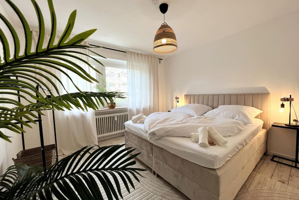 Suitetrails - Cozy-Livings/ Metro, Parking slot, Balcony&Kitchen