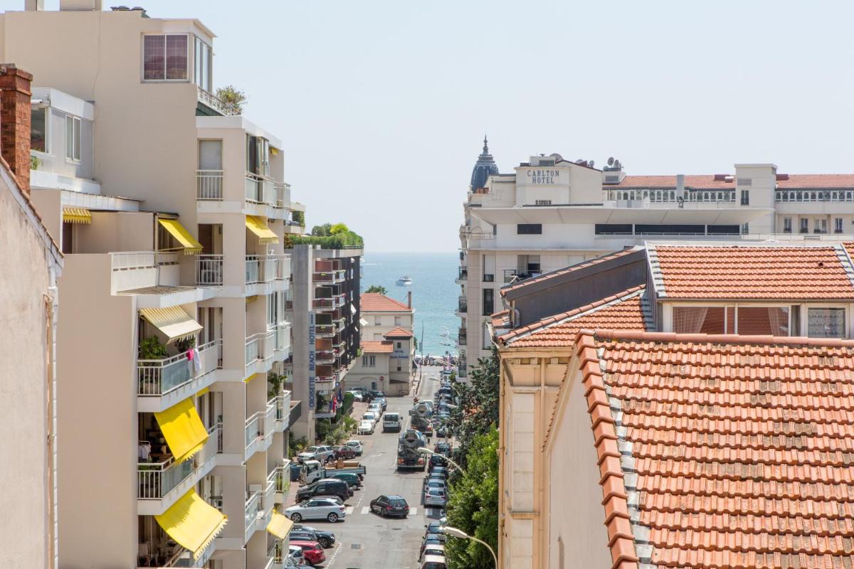 Vue générale sur la mer ou vue sur la mer prise depuis l'hôtel