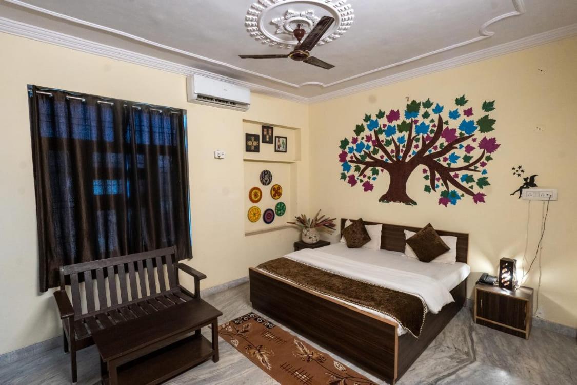 Hotel Lambodar - Housity