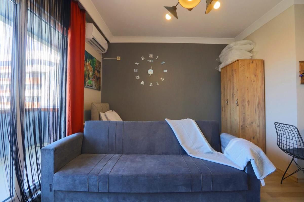 Studio Flat with S - Housity