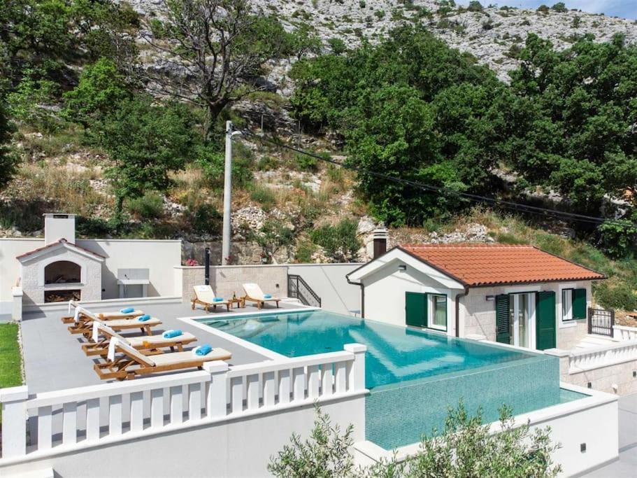 Villa Velon - Housity
