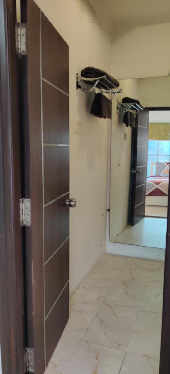 Suitetrails - Mahim Executive room with free wifi and parking