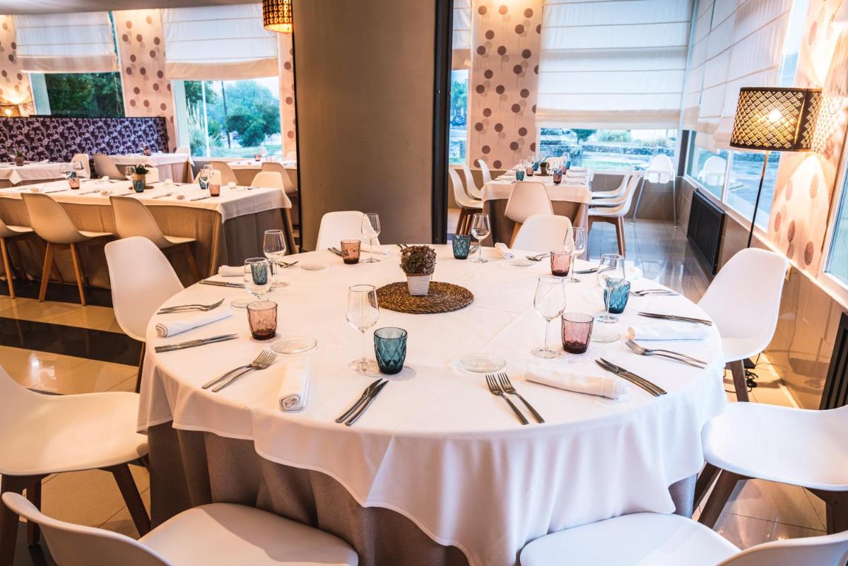 Un restaurante o sitio para comer en Hotel Spa Sinagoga
