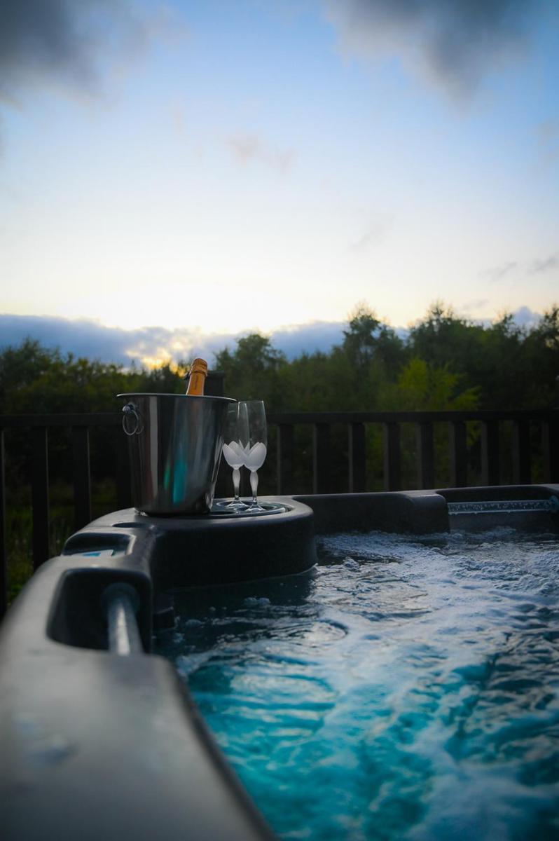 Newmore Highland Pods with Hot Tubs on NC500 - Housity