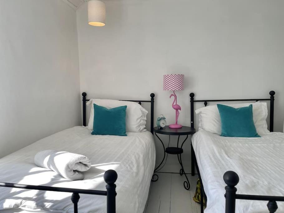 The Deal Retreat - Housity
