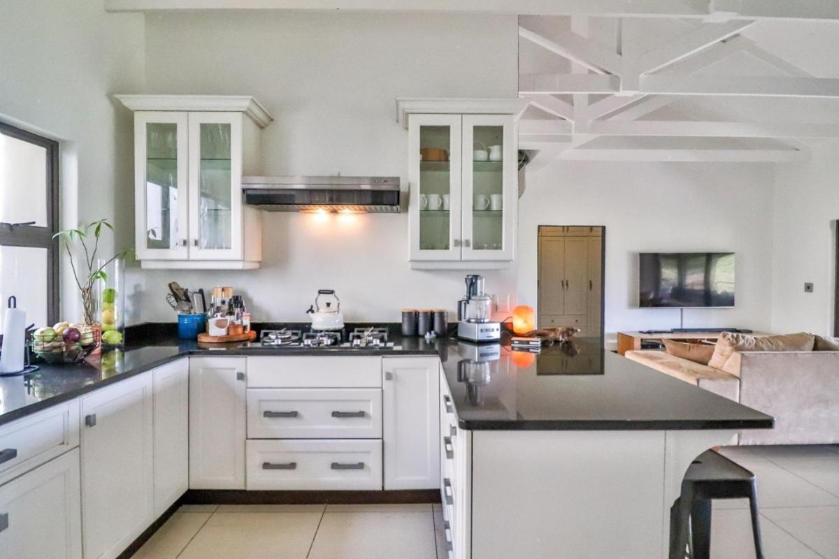 Suitetrails - 22 Tamboti Drive, Simbithi Estate - 4 bedroom house, facing green belt on Eco-Estate, No Load Shedding