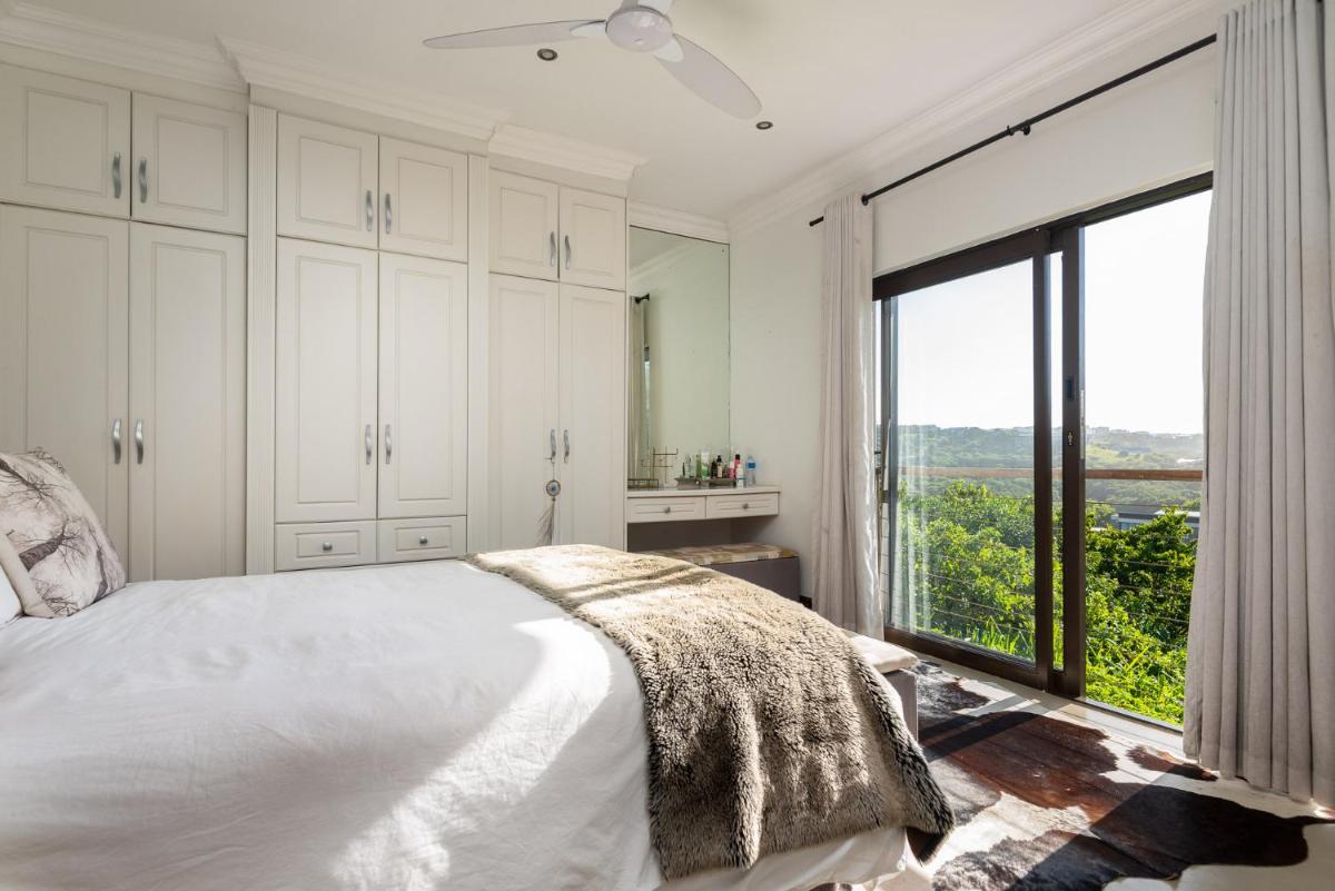Suitetrails - 22 Tamboti Drive, Simbithi Estate - 4 bedroom house, facing green belt on Eco-Estate, No Load Shedding