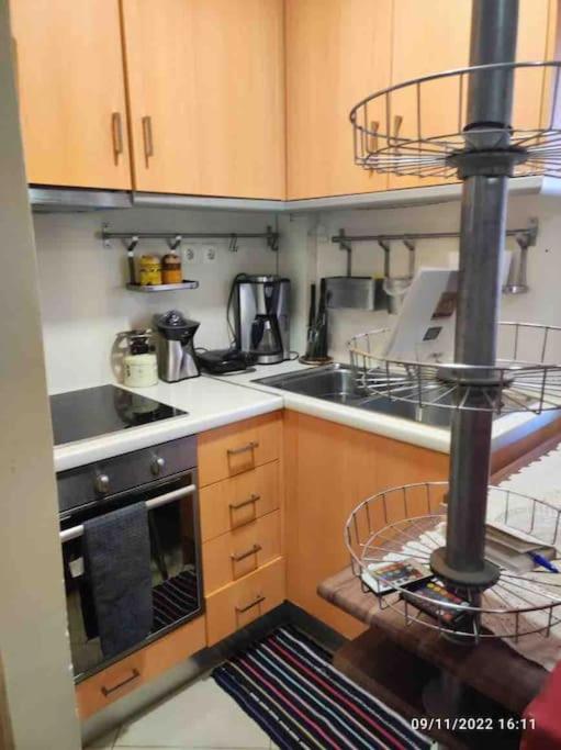 Spacious private rooftop studio, mountain and sea view - Housity