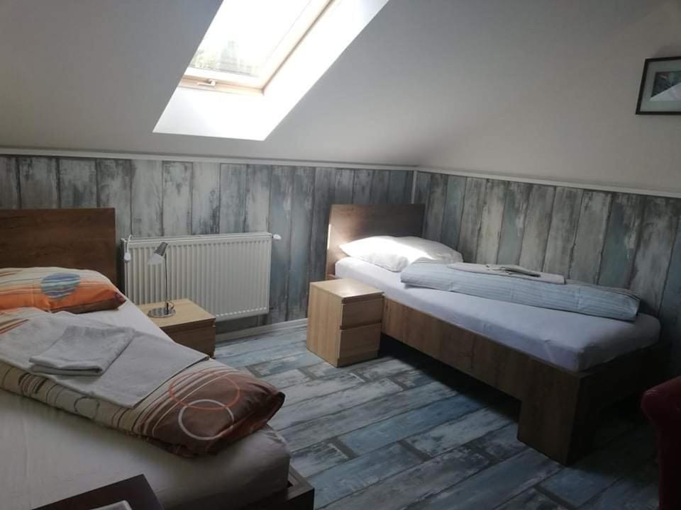 Twins - Housity