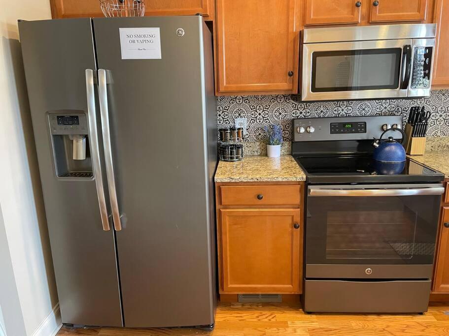 Suitetrails - Quiet Cozy 1 Bed 1 Bath with King Bed Free Parking