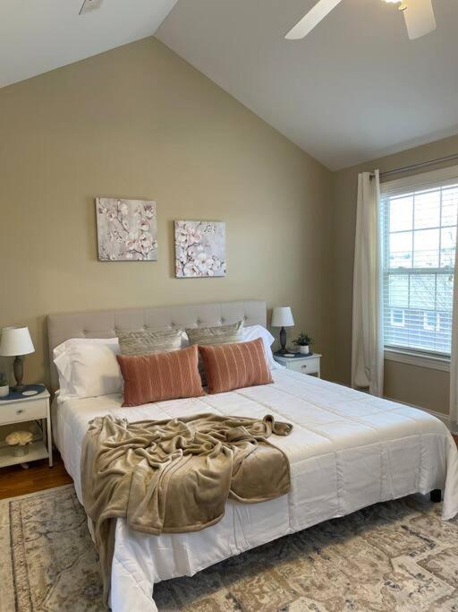 Suitetrails - Quiet Cozy 1 Bed 1 Bath with King Bed Free Parking