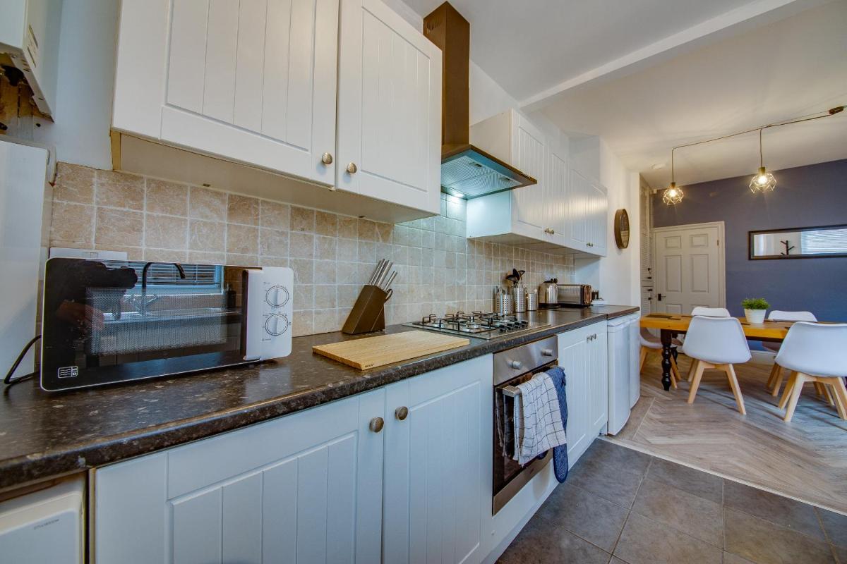 Stylish 3 Bedroom House - Sheffield Guest Road - Housity