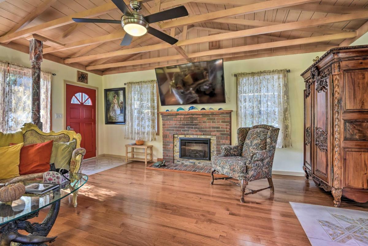 Topanga Studio with Hot Tub, Creek and Mtn Views! - Housity