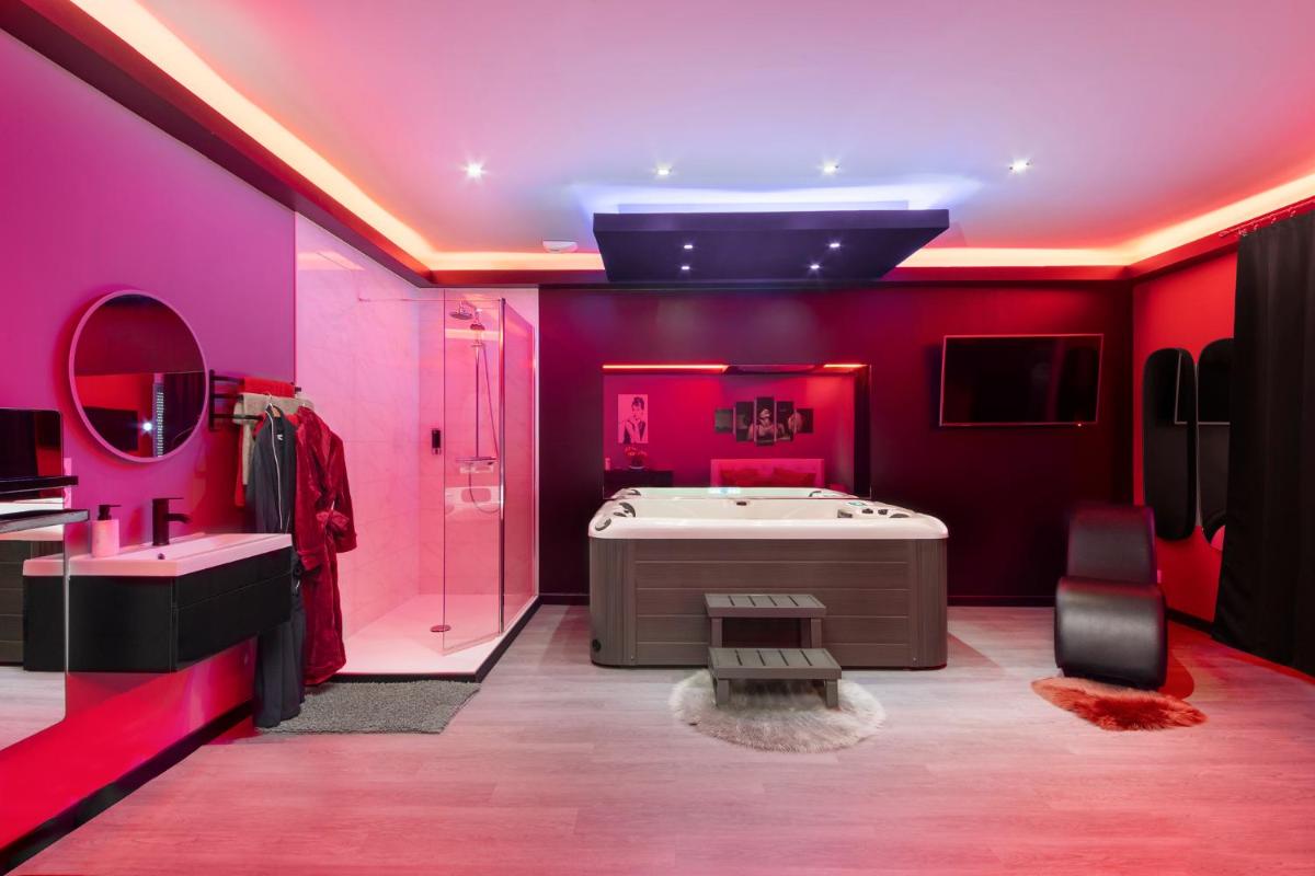 Secret Night - Housity