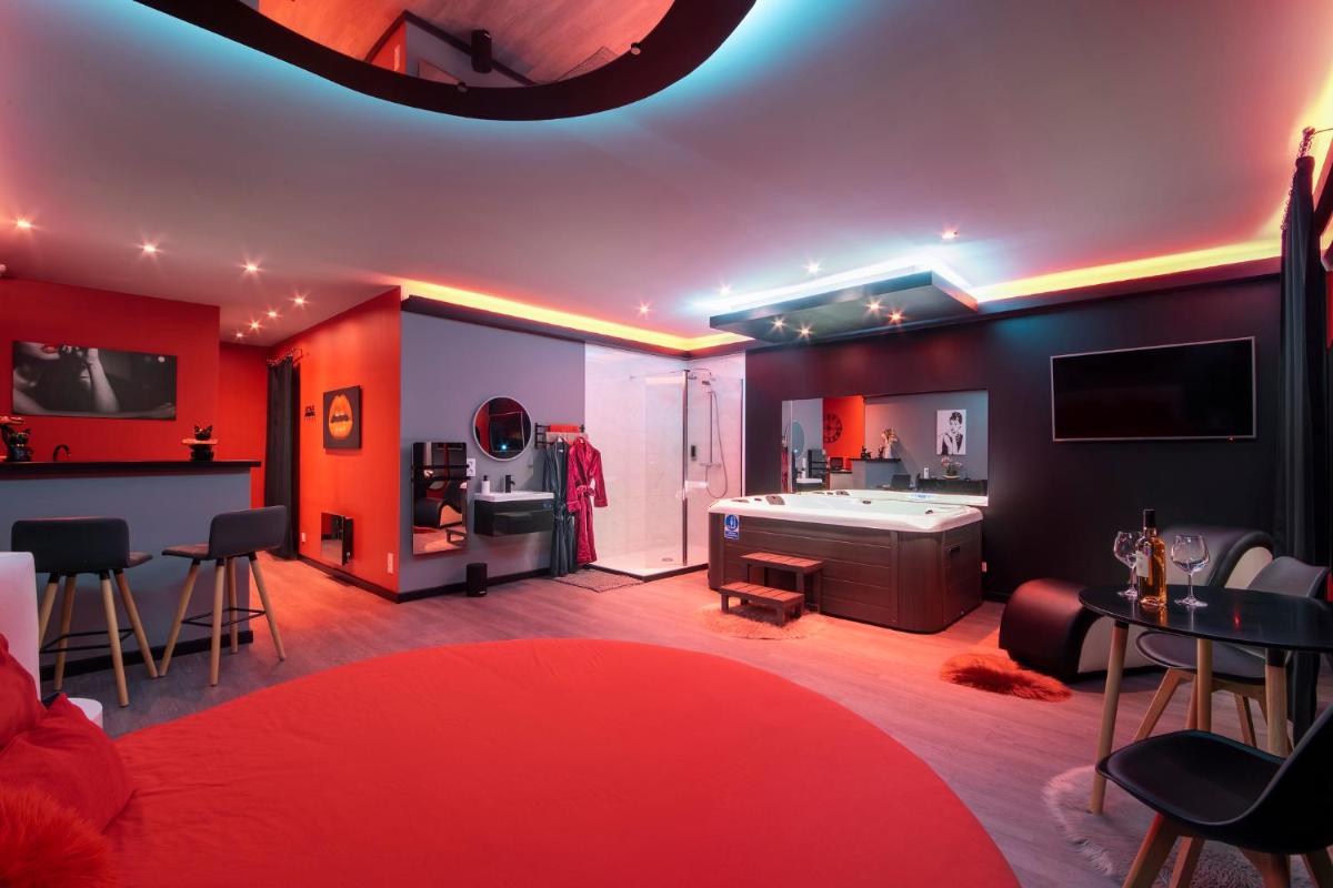 Secret Night - Housity