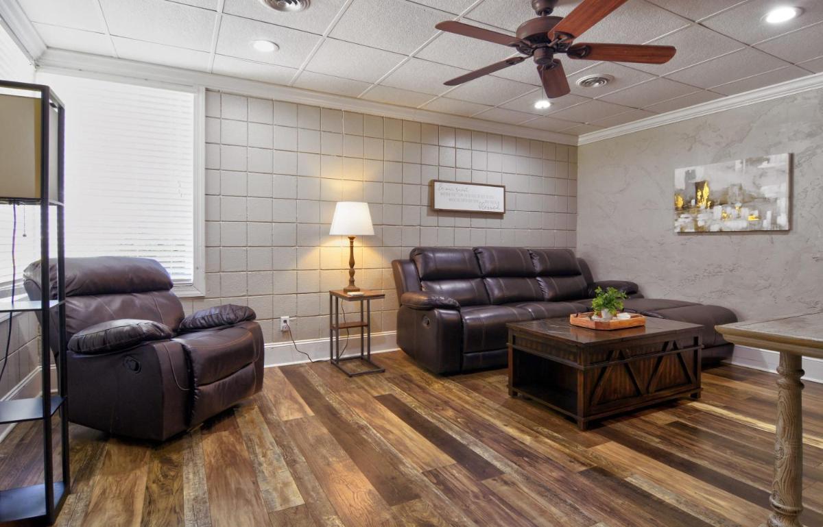 Comfortable Cottage on the Blue Mile - Close to GSU! - Housity