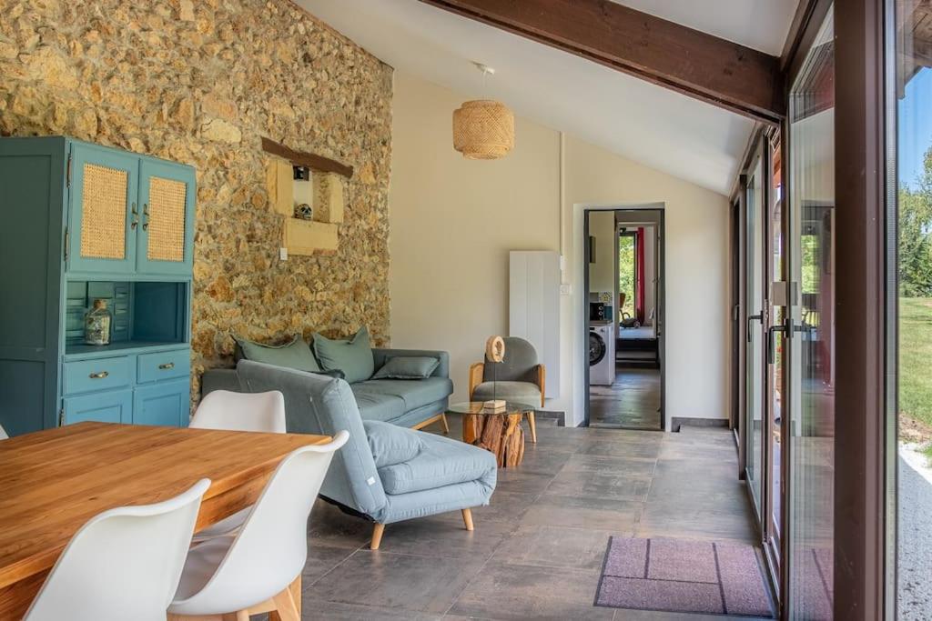 Magnifique Gîte - 4 chambres - avec piscine et petit plan d'eau - Housity