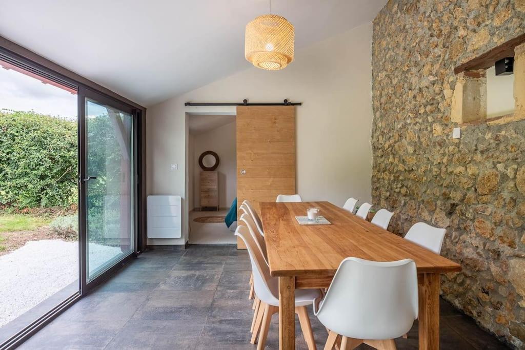 Magnifique Gîte - 4 chambres - avec piscine et petit plan d'eau - Housity