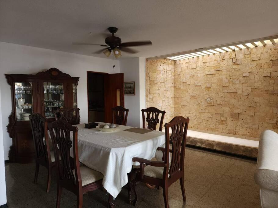 Amplio apartamento ubicado en zona turística - Housity