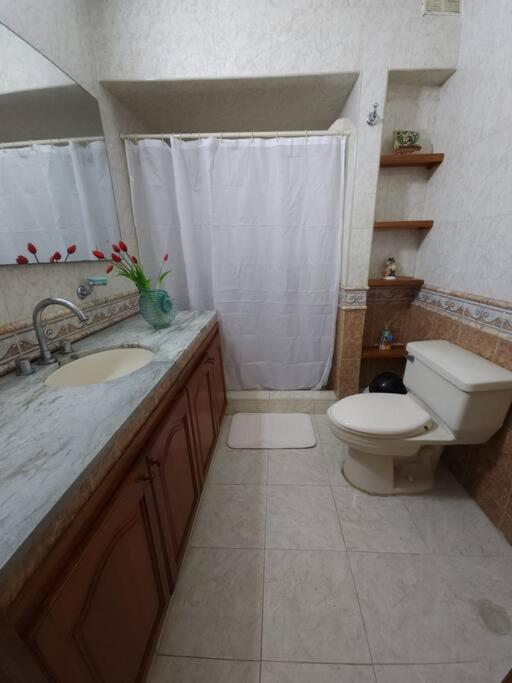 Amplio apartamento ubicado en zona turística - Housity