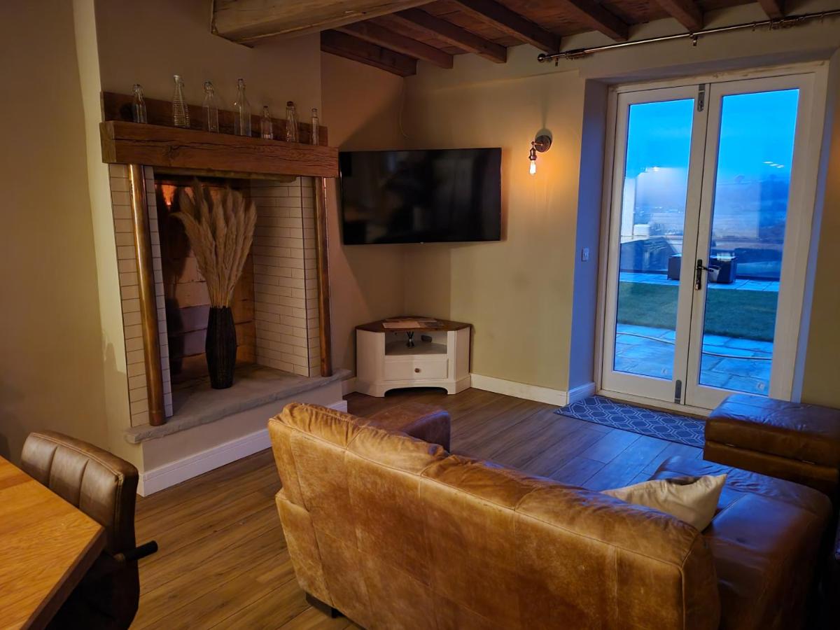 Top Hill Farm Cottage - Housity