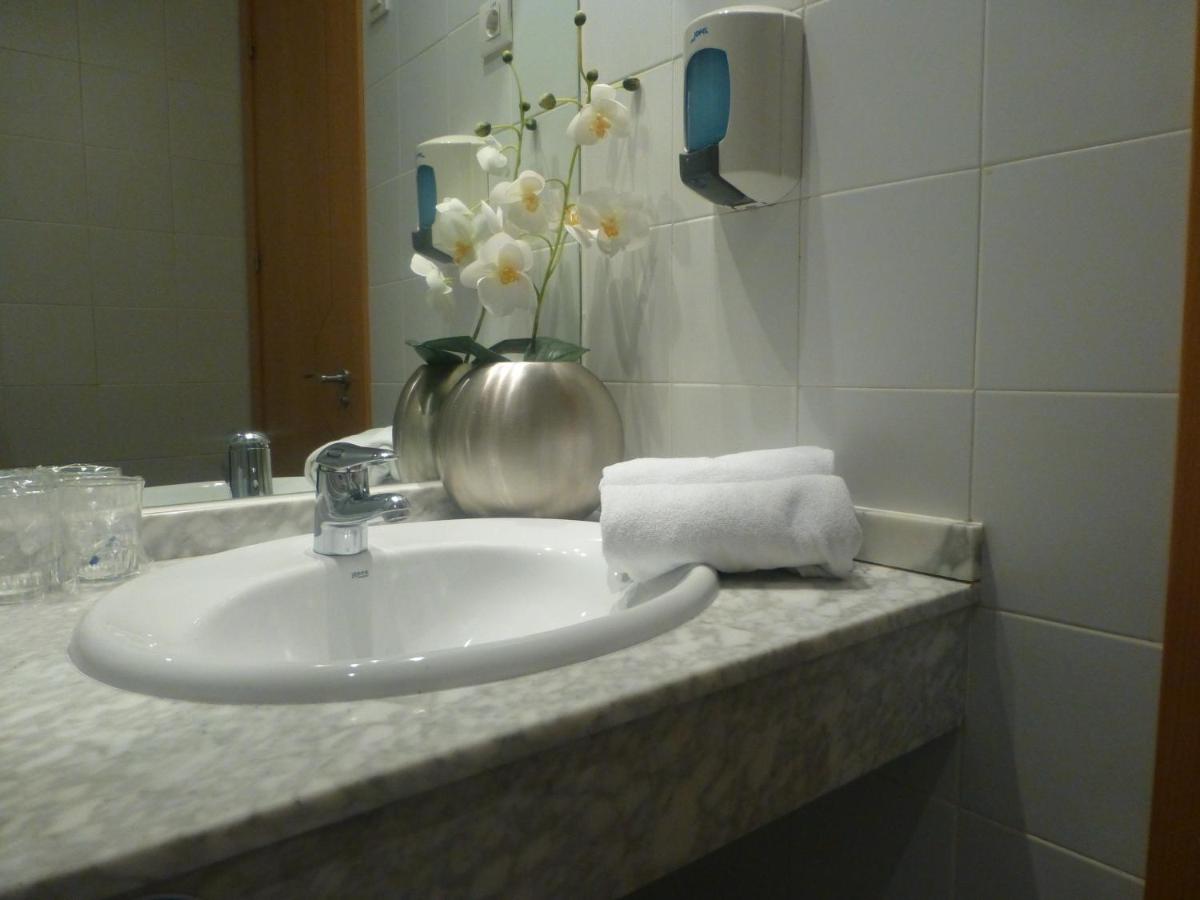 Hostal El Val - Housity