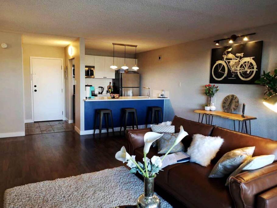 1-Bedroom+1 Den Apt in Calgary - Housity