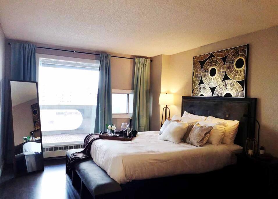 1-Bedroom+1 Den Apt in Calgary - Housity