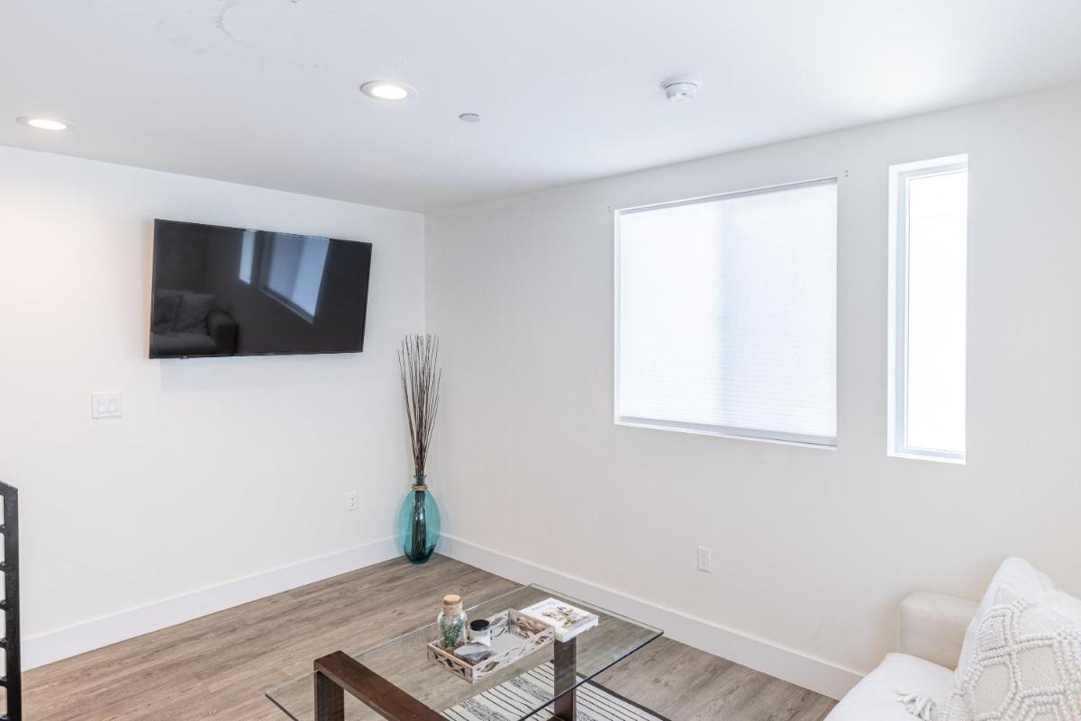 Spacious Family Home in Central Los Angeles - Housity