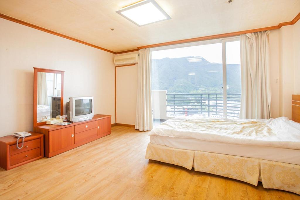 Bugok Ilsung Condo - Housity