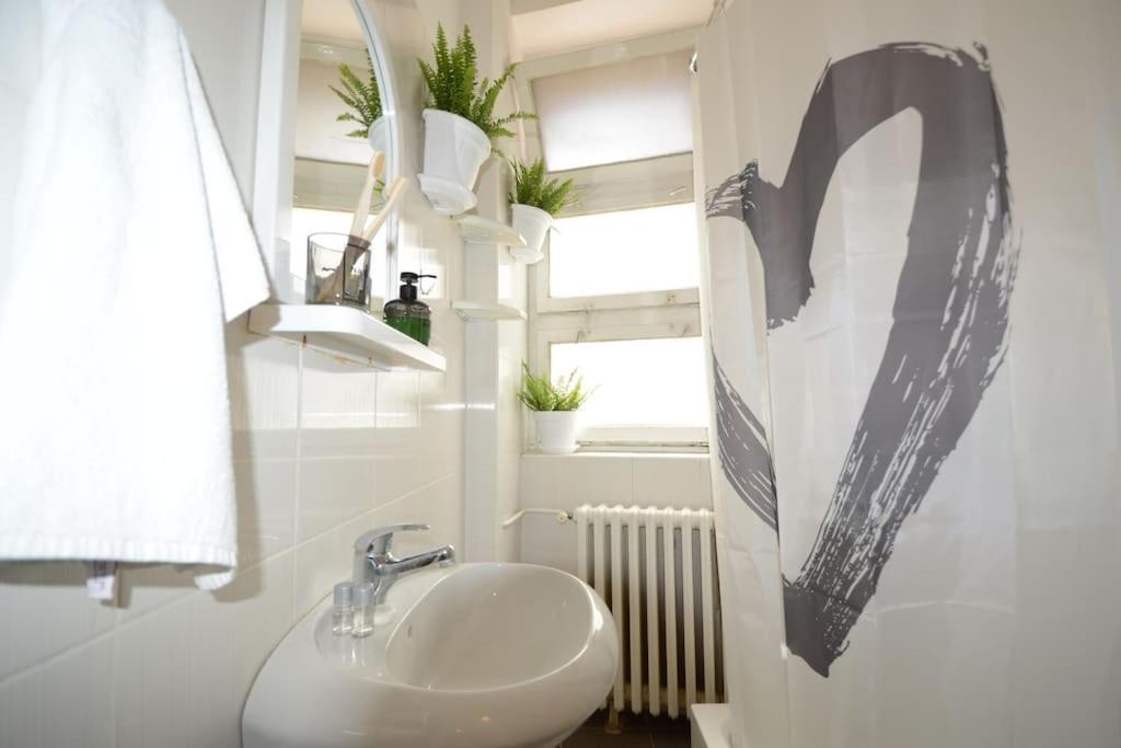 Pavla Papa Studio - Bright & central - Housity