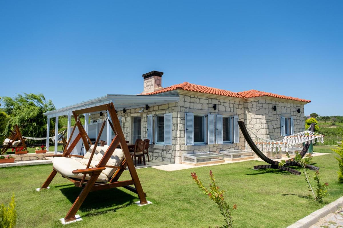 Dreamy Villa near Beach with Backyard in Bozcaada - Housity