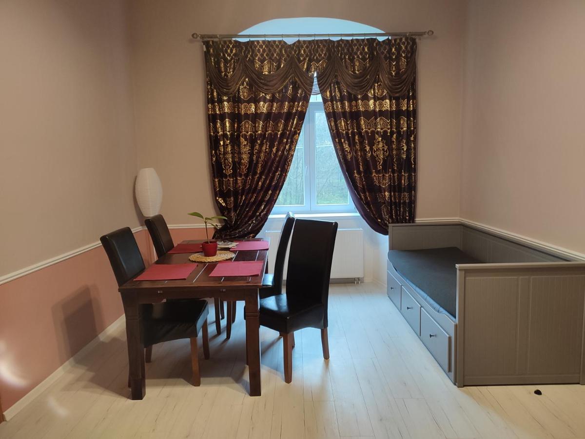 Zámecký apartmán - Castle apartment - Housity