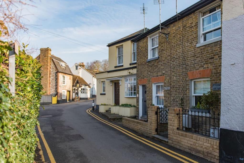 Brook Cottage - Housity