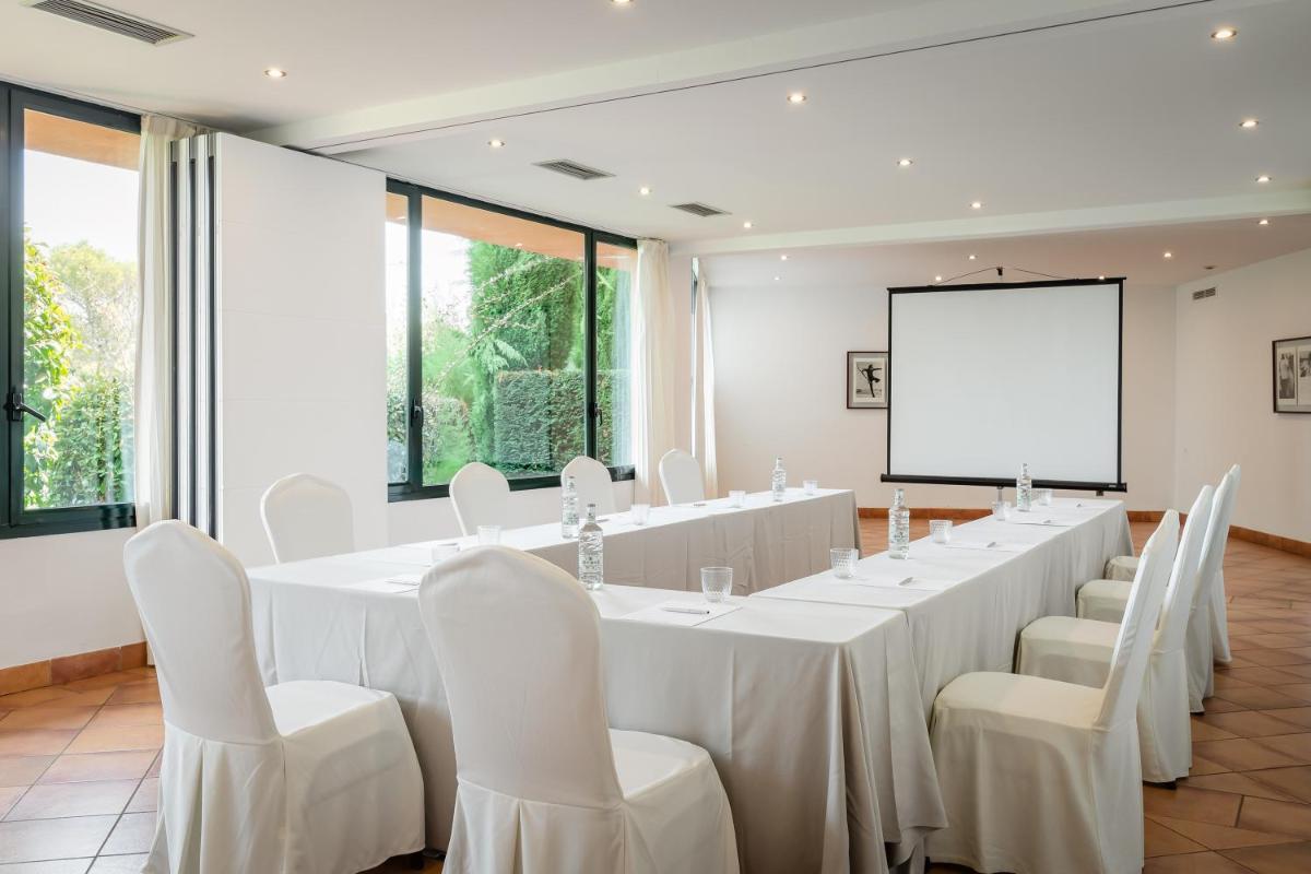 Zona business o sala de conferencias en Hotel TorreMirona Golf & Spa