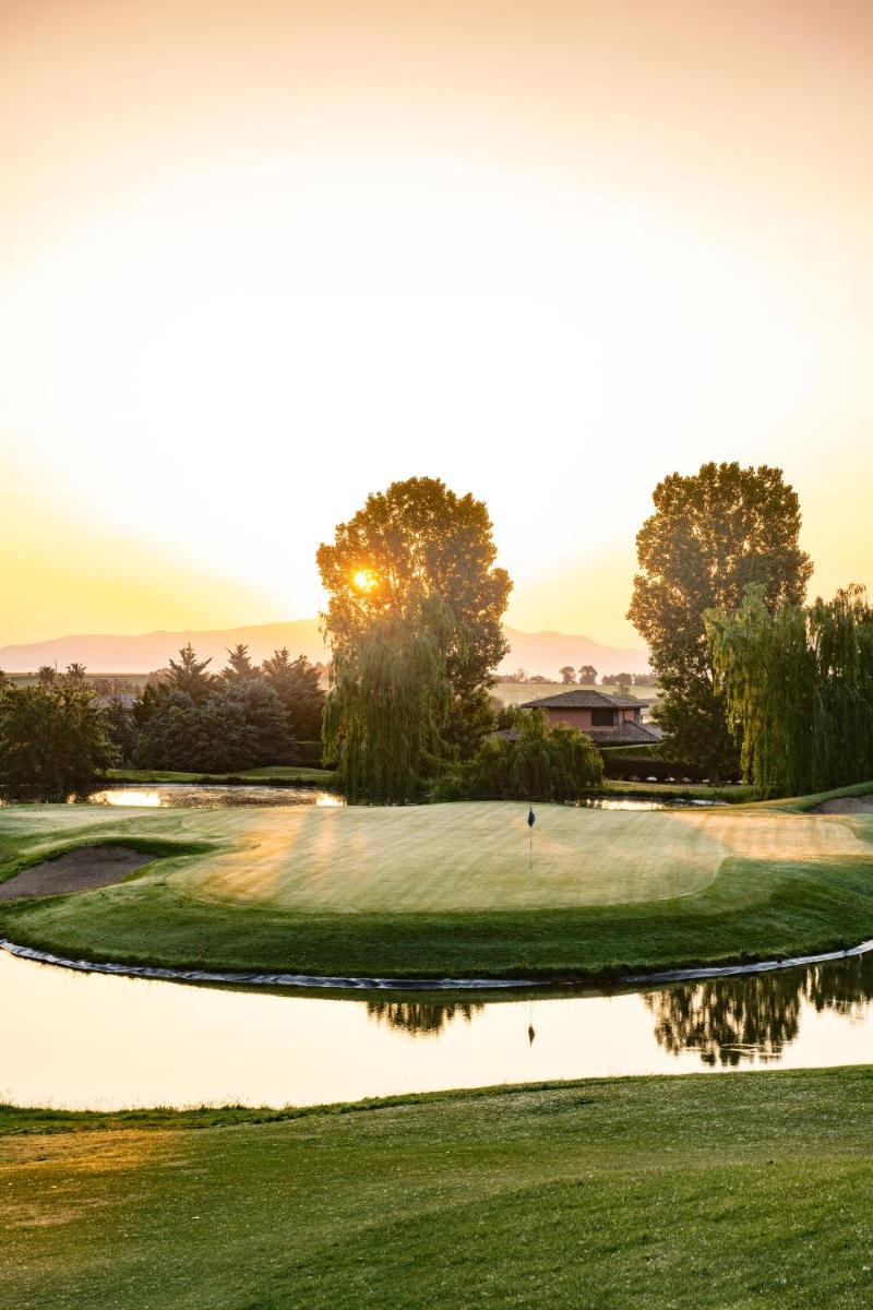 Instalaciones para jugar al golf en el hotel o alrededores