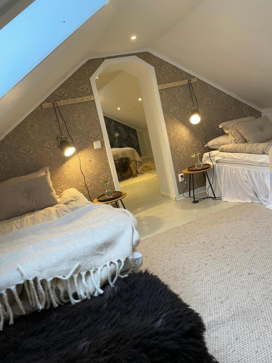 Ruth & Iris Farmhouse - Housity