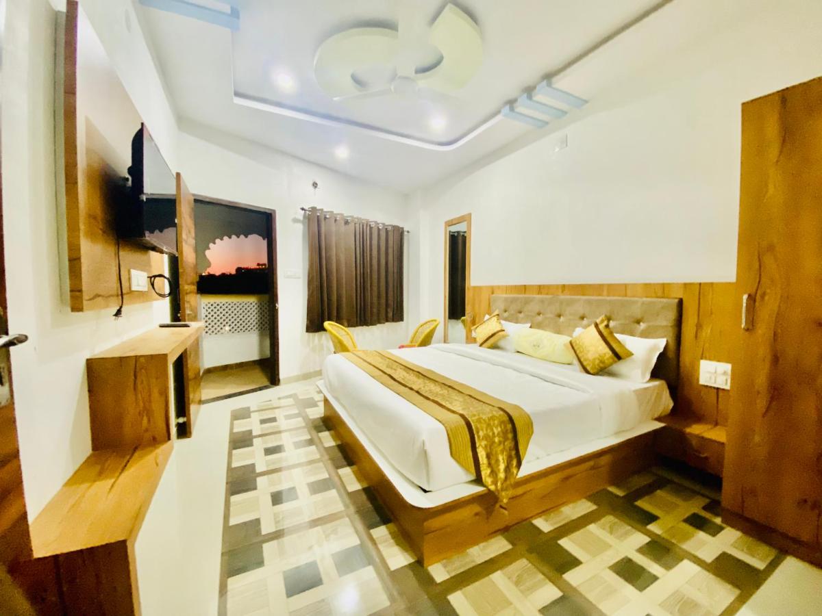 Haveli BALAVH with lake facing balcony - Housity