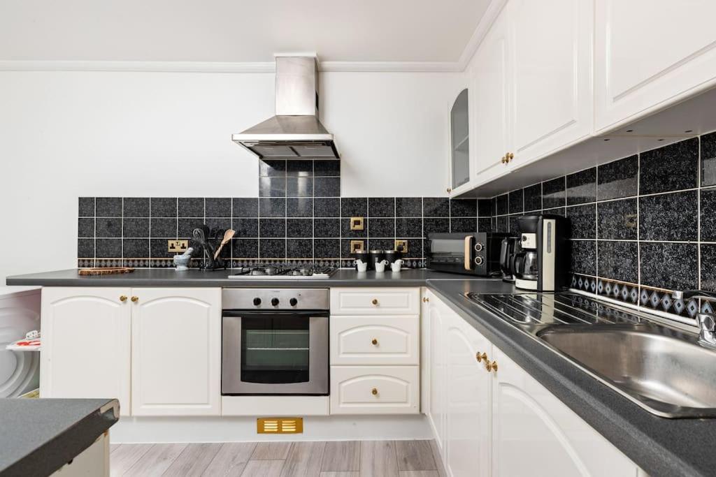 One bedroom duplex apartment located in cowley. - Housity