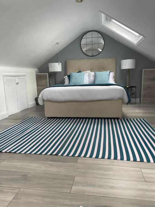 One bedroom duplex apartment located in cowley. - Housity