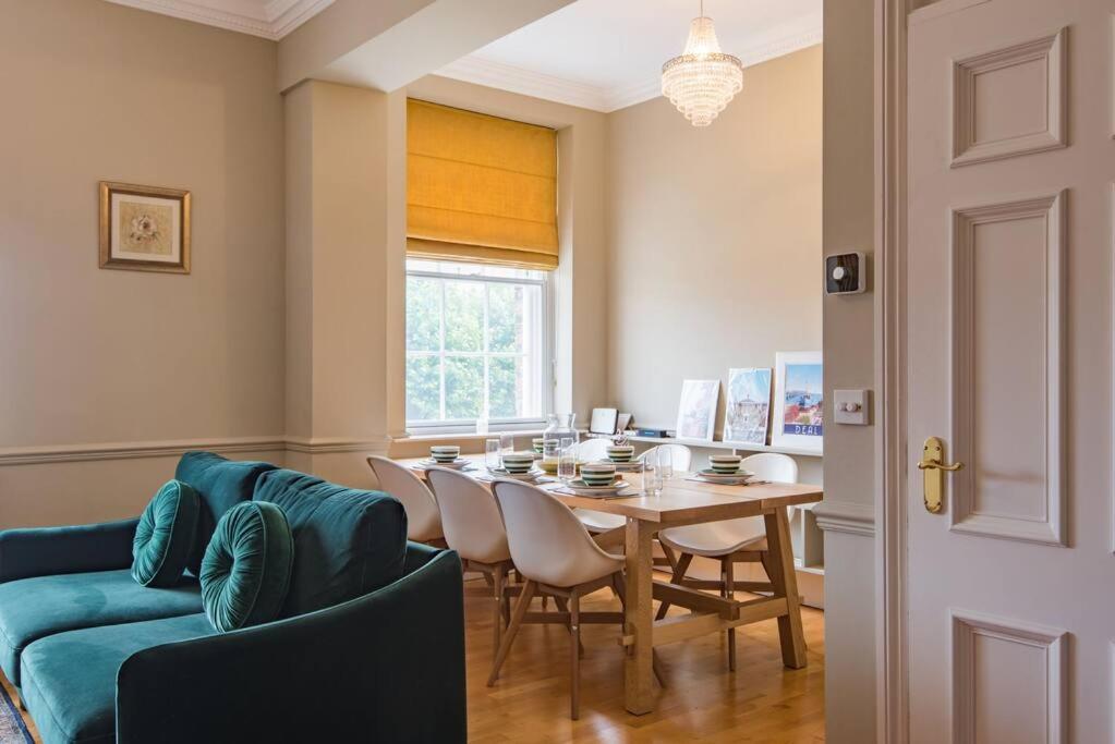 Admiralty House - Housity