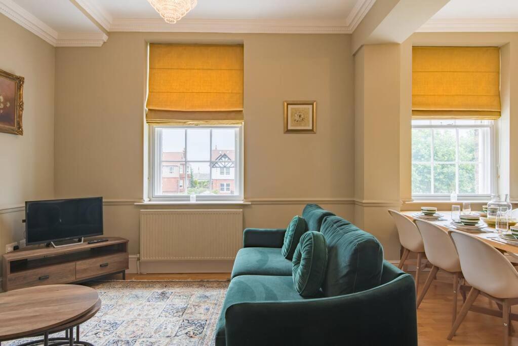 Admiralty House - Housity