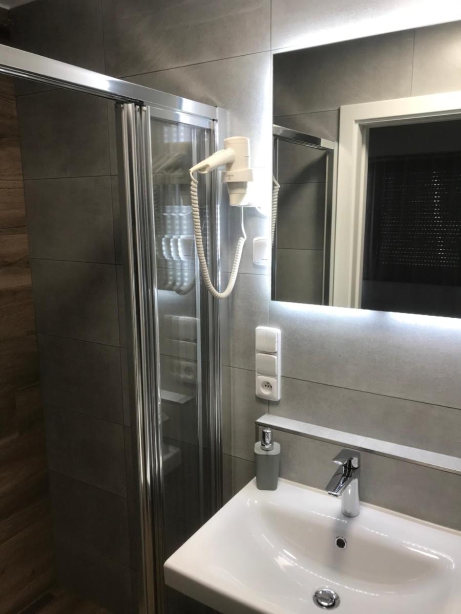 U Králíka, přízemní bezbarierové apartmány A,B,C,D - 50 metrů od vleku - přejdete v lyžácích, pod bobovou dráhou, parkování zdarma, lyžárna s vysoušeči bot, - Housity